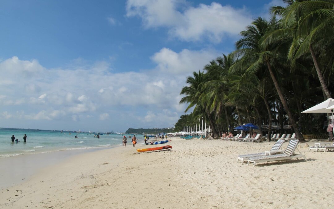 L’isola di Boracay nelle Filippine chiude per 6 mesi