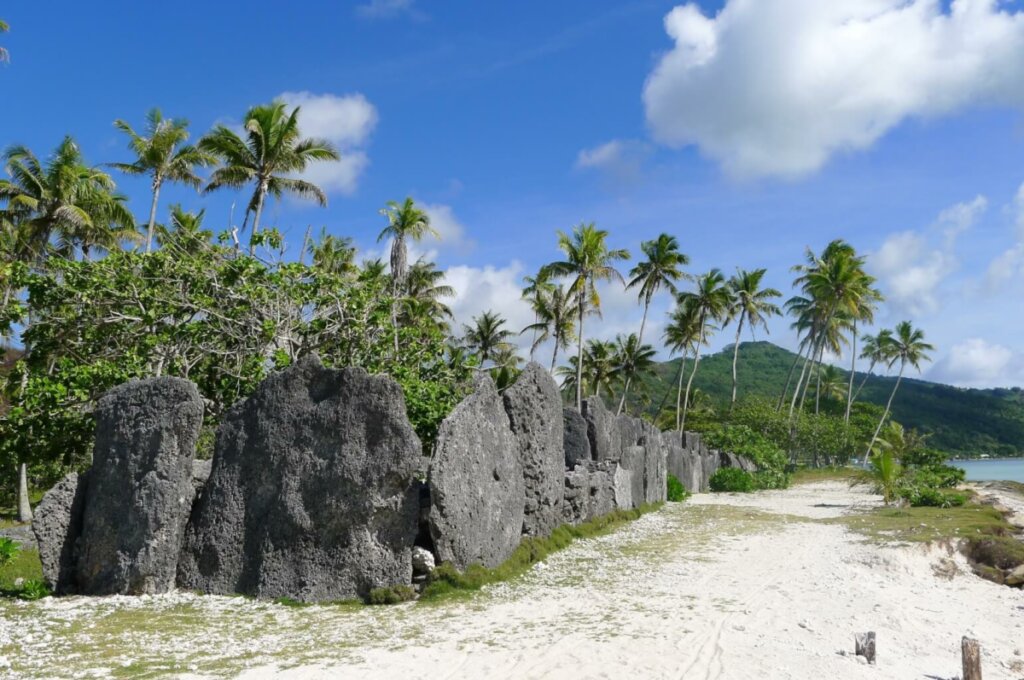 Hiking in Parea – Marae Anini