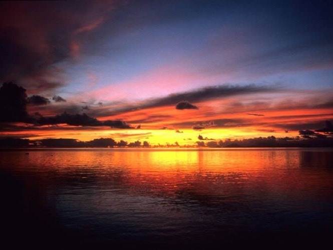 Tahithi – Sunset on the Island of Moorea by BOAT (2)