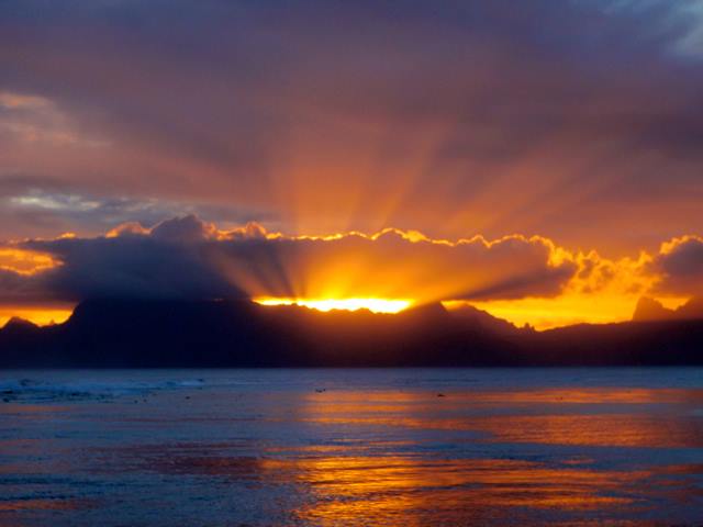 Tahithi – Sunset on the Island of Moorea by BOAT