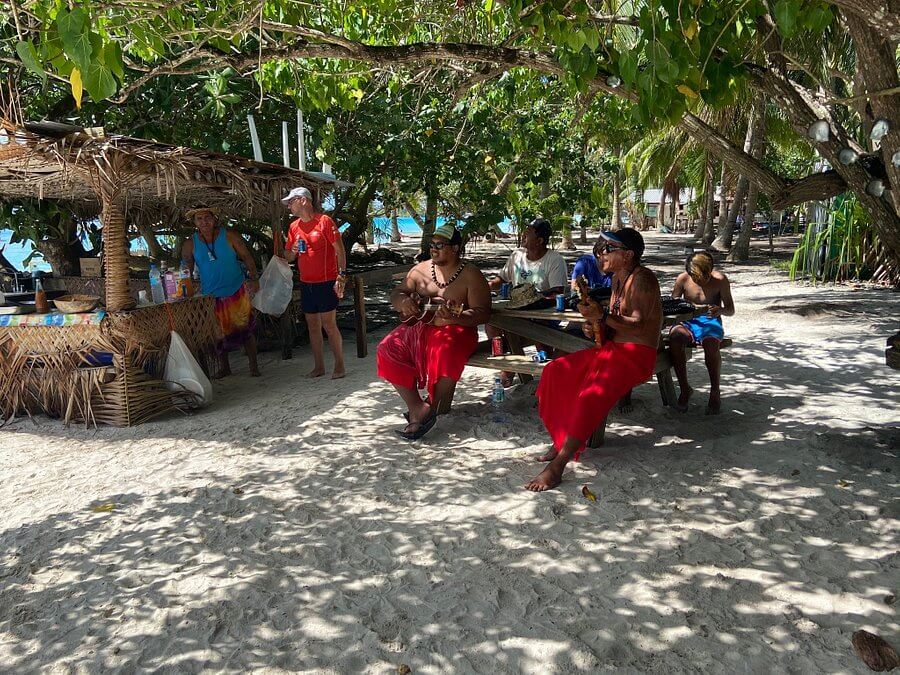 Discovery Lagoon Tour & Farniente on the Motu’s white sandy beach (17)