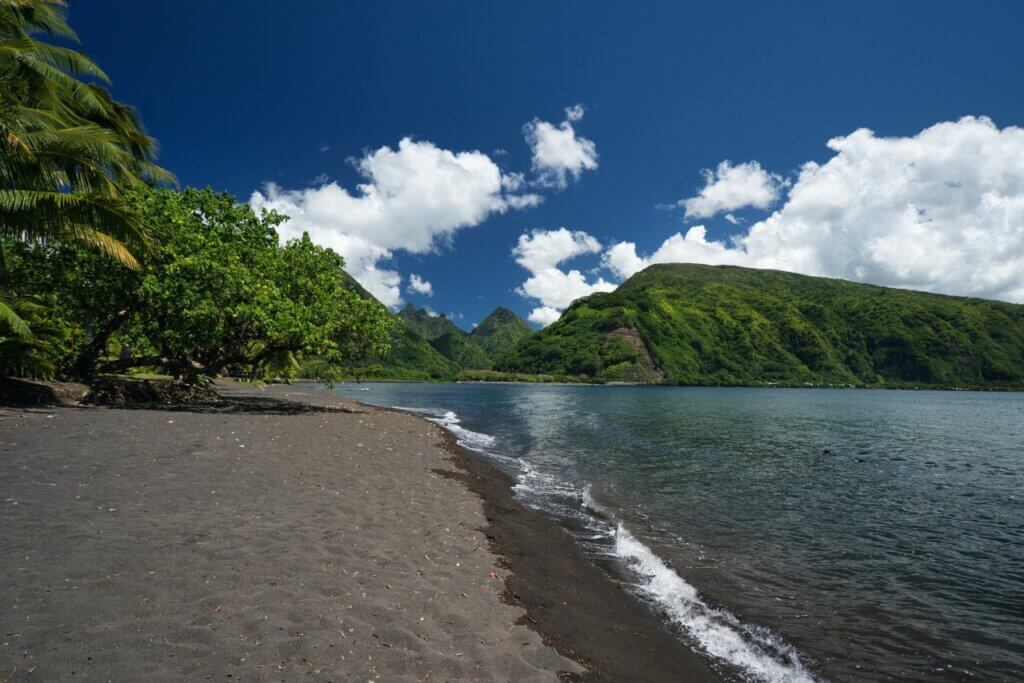 P2_TAHITI_Tahiti_- Plage Tautira paysage 2 – Tahiti Tourisme © Kristiyan Markov