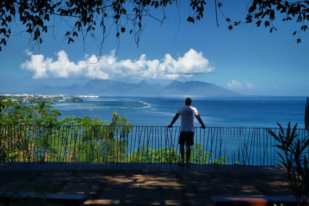 P2_TAHITI_Tahiti_- Point de vue Tahara’a touriste paysage – Tahiti Tourisme © Kristiyan Markov